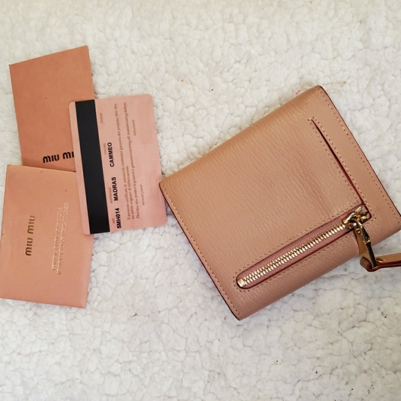 ❌SOLD ON IG❌MIU MIU WALLET - Picture 4 of 6